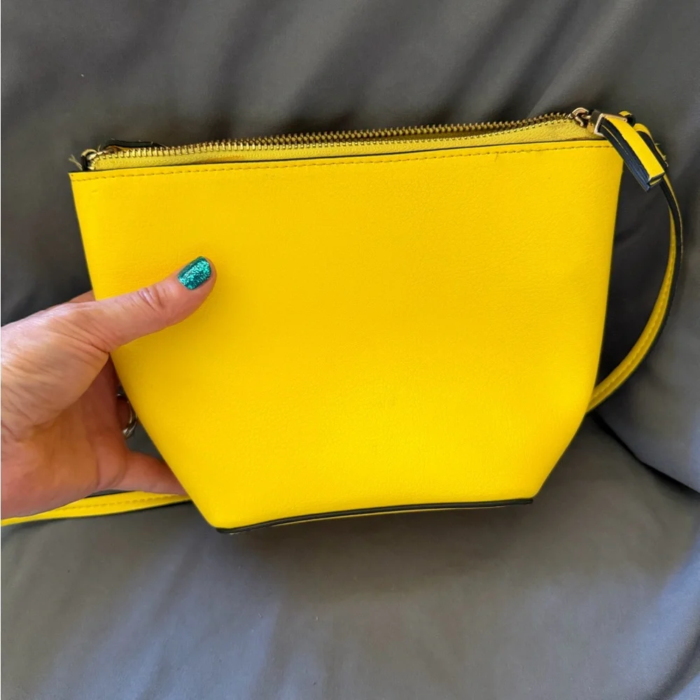 H&M Yellow Crossbody Bag – Sleek Everyday Shoulder Purse